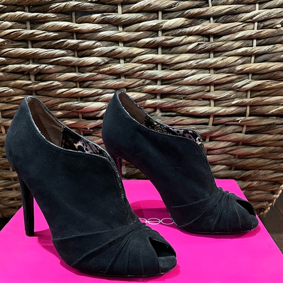 Carlos Santana peep toe suede heels - Picture 8 of 11